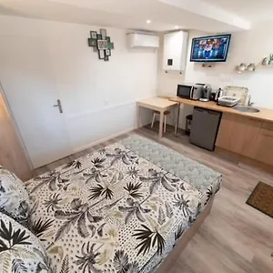  Appartement Studio Proche De Lyon France
